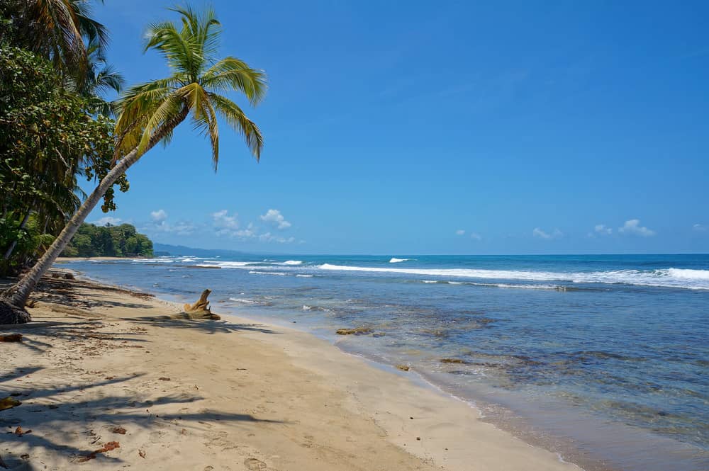 beach-weather-in-playa-chiquita-puerto-viejo-costa-rica-in-march
