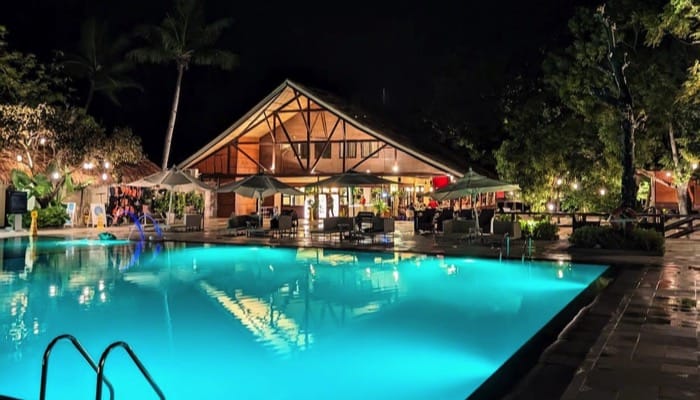 Club Paradise Night Pool